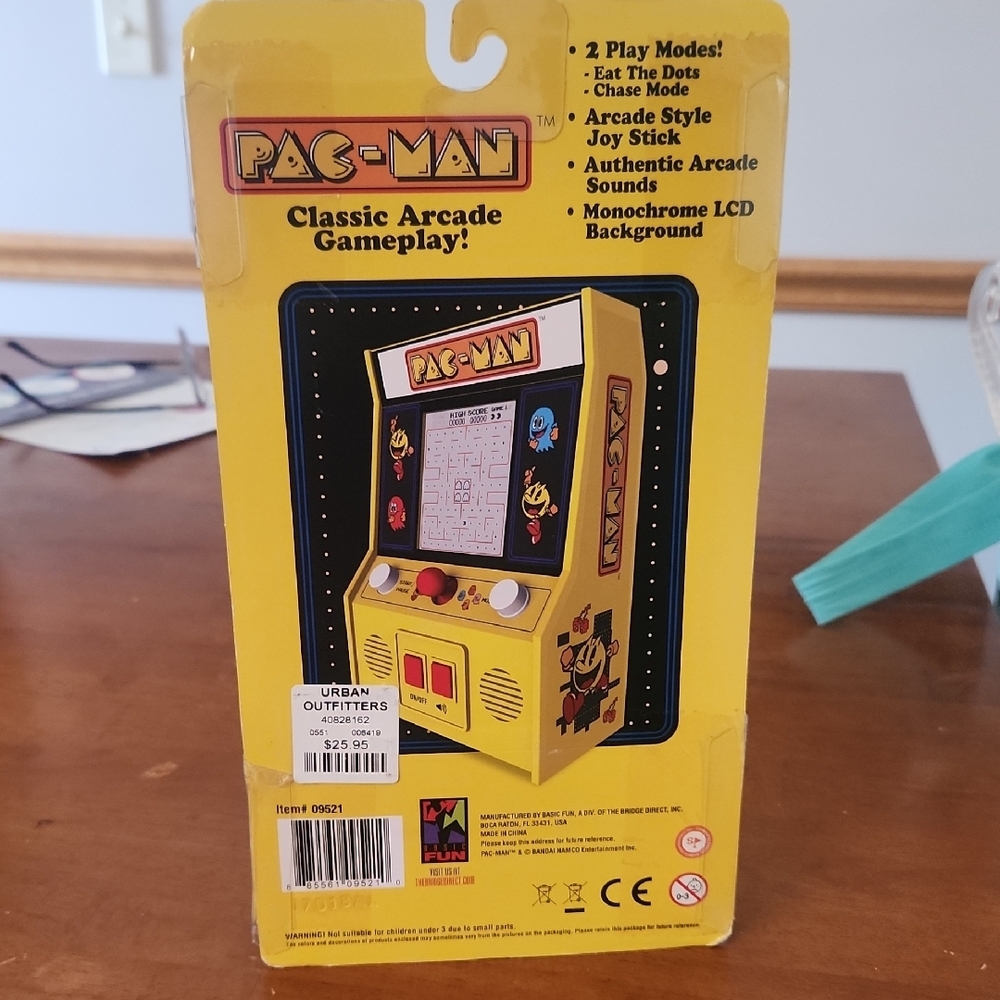 Yellow Handheld Console Pac-Man Edition - Picture 4 of 7